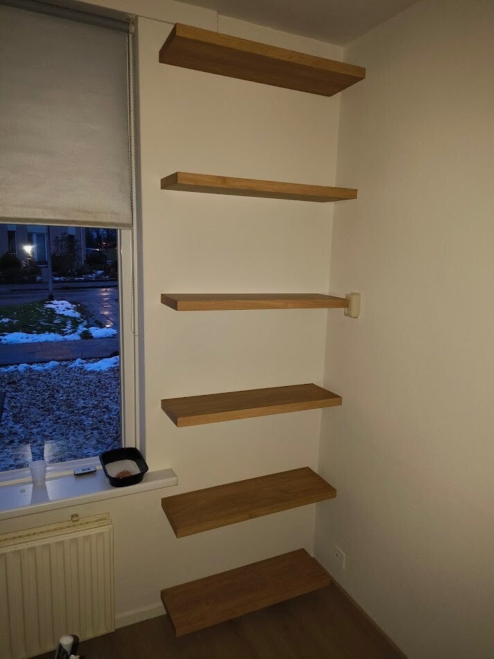 LACK planken opgehangen